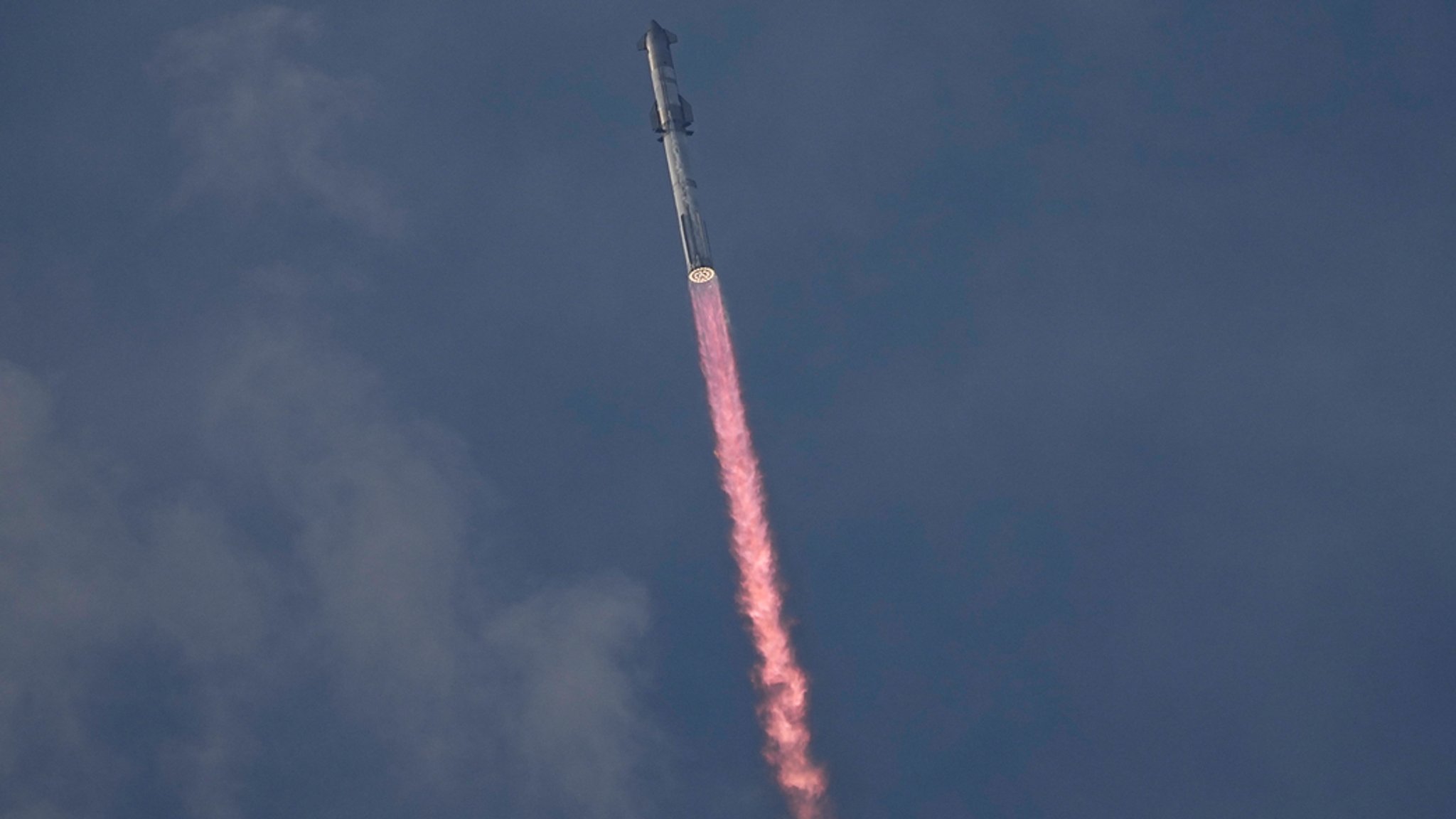 SpaceX's Mega-Rakete Starship startet zu ihrem dritten Testflug von der Starbase in Boca Chica.