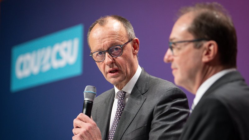 Friedrich Merz, CDU Bundesvorsitzender, und CSU-Landesgruppenchef Alexander Dobrindt. | Bild: picture alliance / Flashpic | Jens Krick Friedrich Merz, CDU Bundesvorsitzender, und CSU-Landesgruppenchef Alexander Dobrindt.