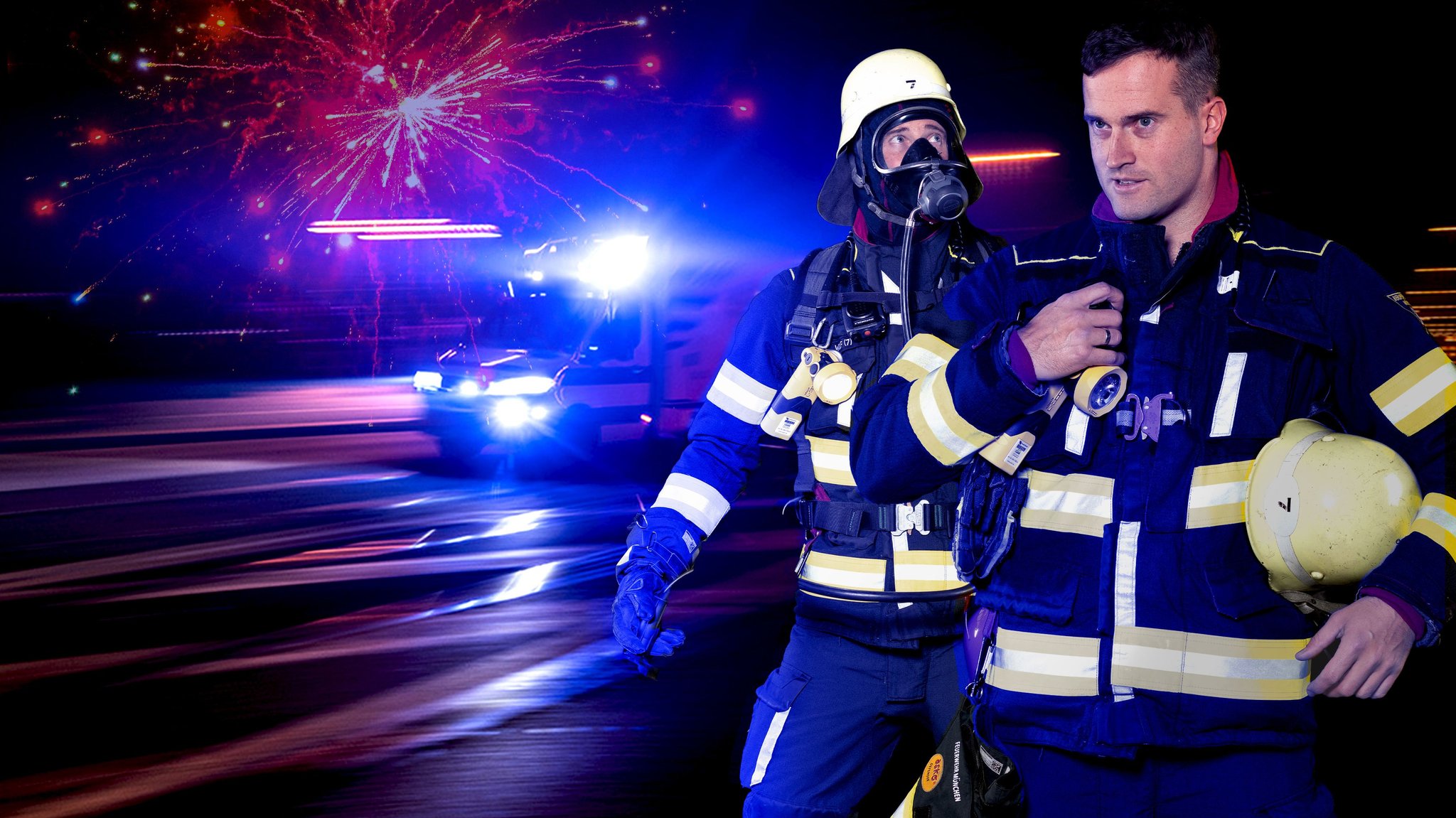 Einsatzkräfte der Münchner Feuerwehr in der Silvesternacht.
