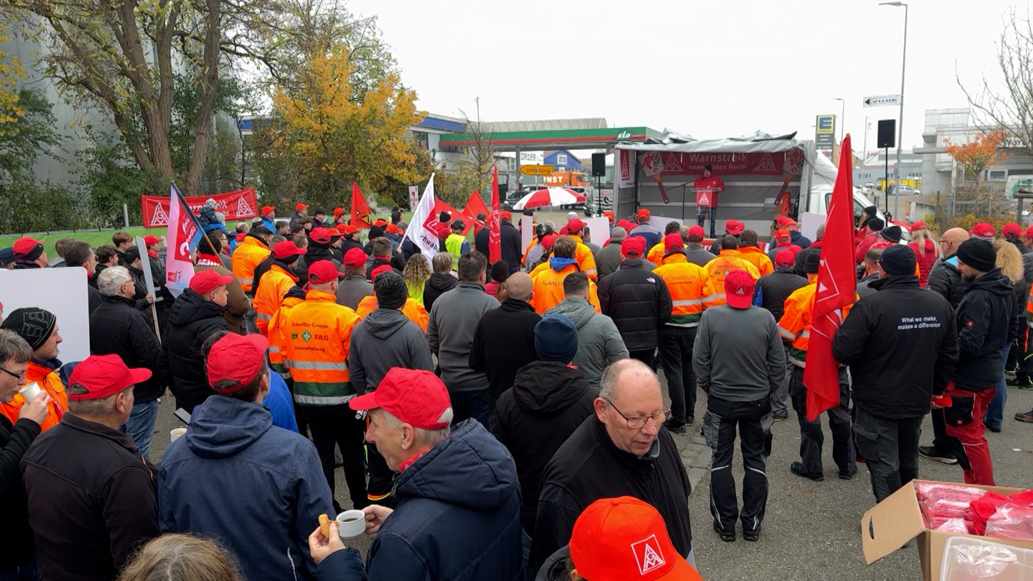 Beschäftigte von Schaeffler in Gunzenhausen demonstrieren