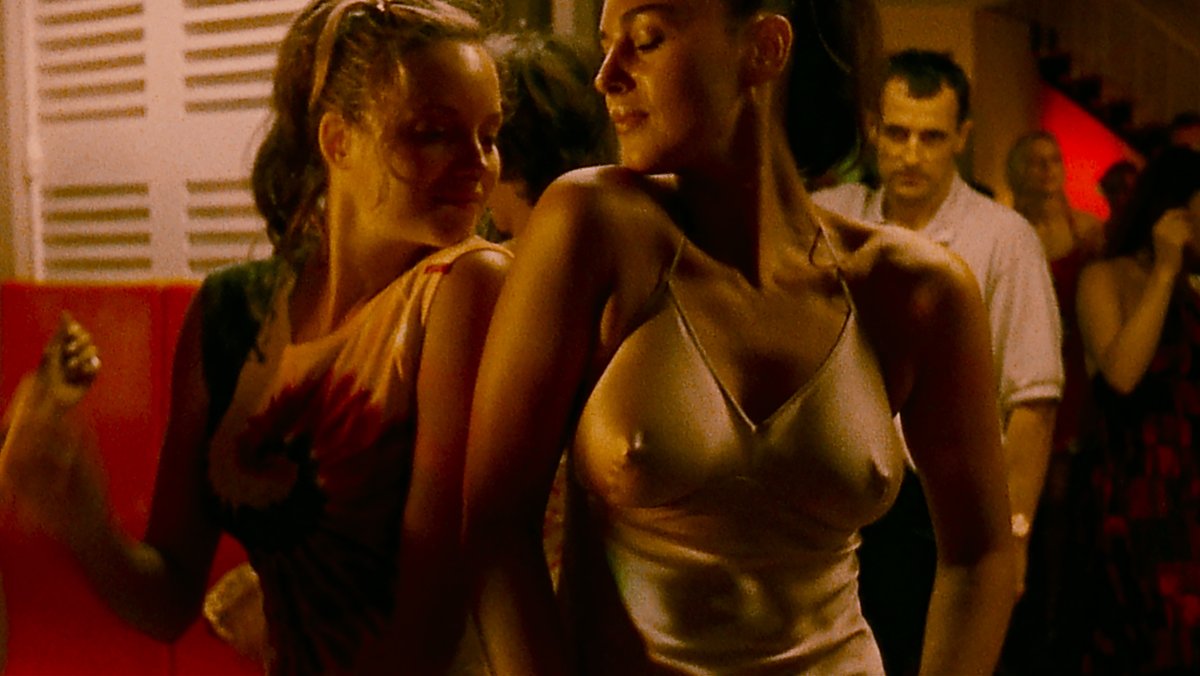 Monica Bellucci tanzt aufregend in Gaspar Noés "Irreversible" von 2002 (Filmszene).