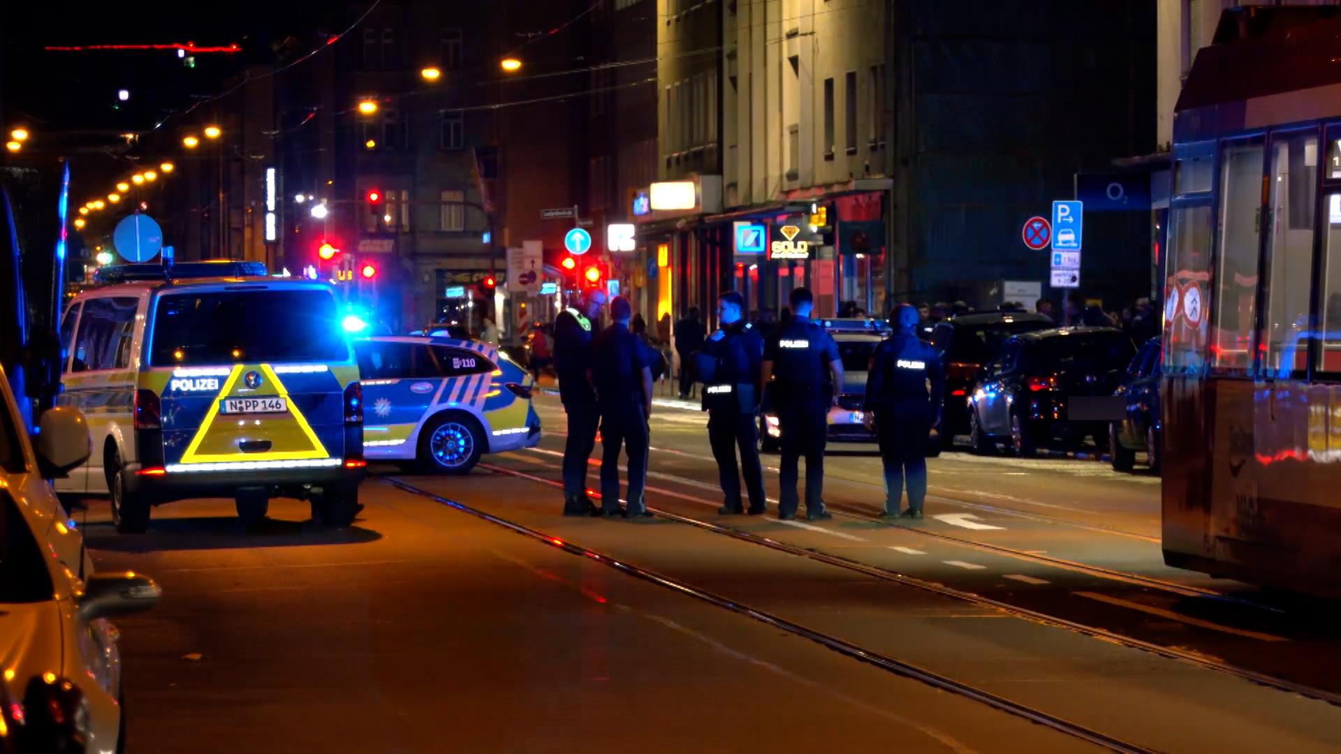 Schießerei Auf Offener Straße In Nürnberg Polizei Fahndet Nach Todesschützen 