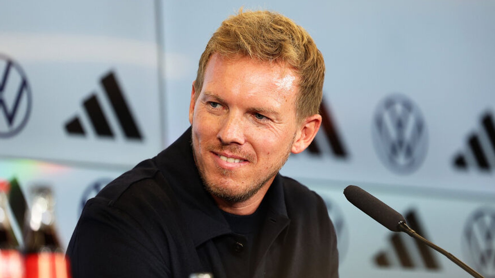 22.09.2023, Hessen, Frankfurt/Main: Fußball: DFB, Nationalmannschaft, Pressekonferenz nach der Präsidiumssitzung. Der neue Bundestrainer Julian Nagelsmann nimmt an einer Pressekonferenz teil.

Julian Nagelsmann ist der neue Nationaltrainer. (zu dpa: «Schweinsteiger-Rat an Nagelsmann: Gute Defensive als Schlüssel») Foto: Jörg Halisch/dpa +++ dpa-Bildfunk +++