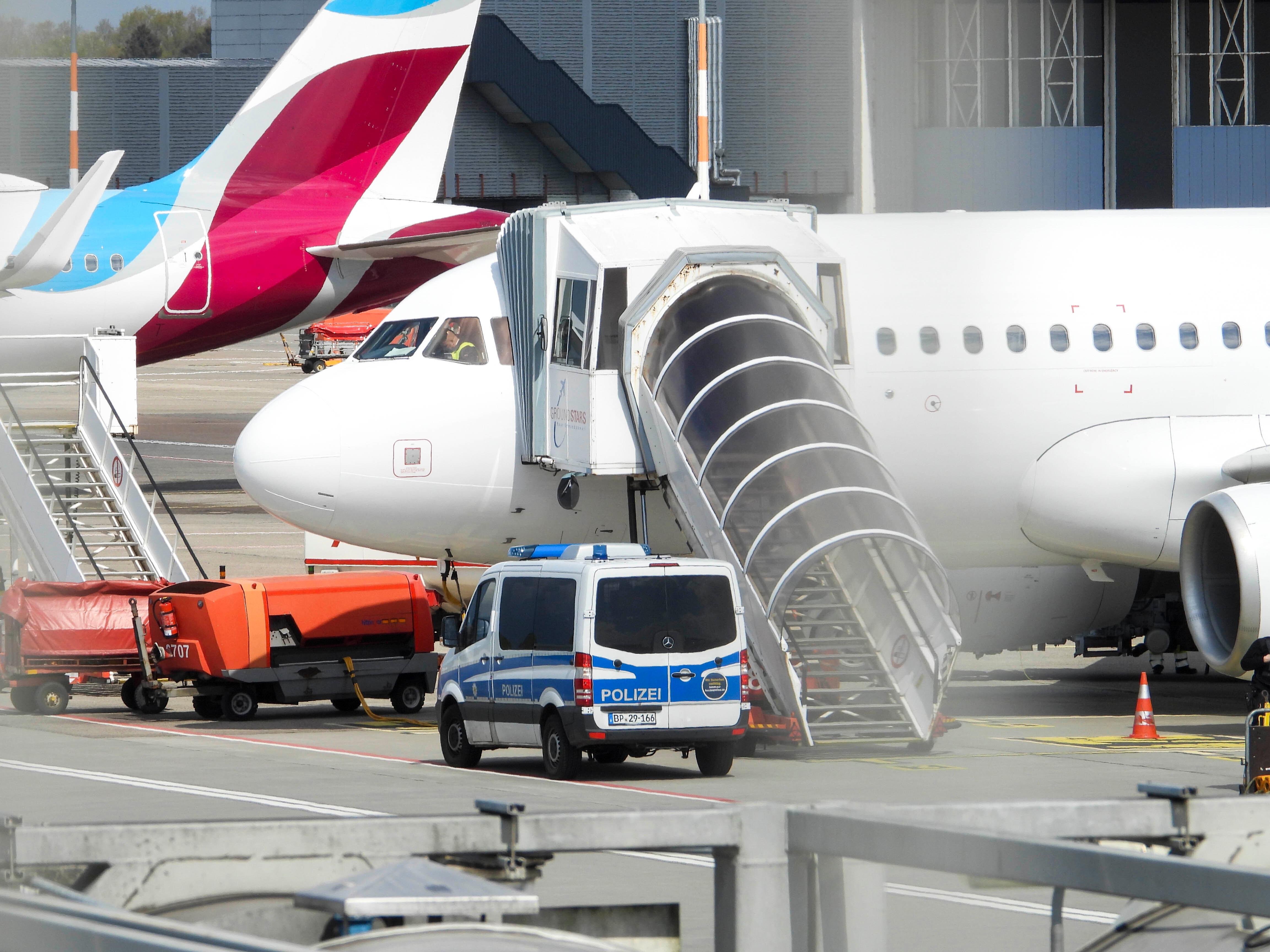 Abschiebung an einem Flughafen (Symbolbild)