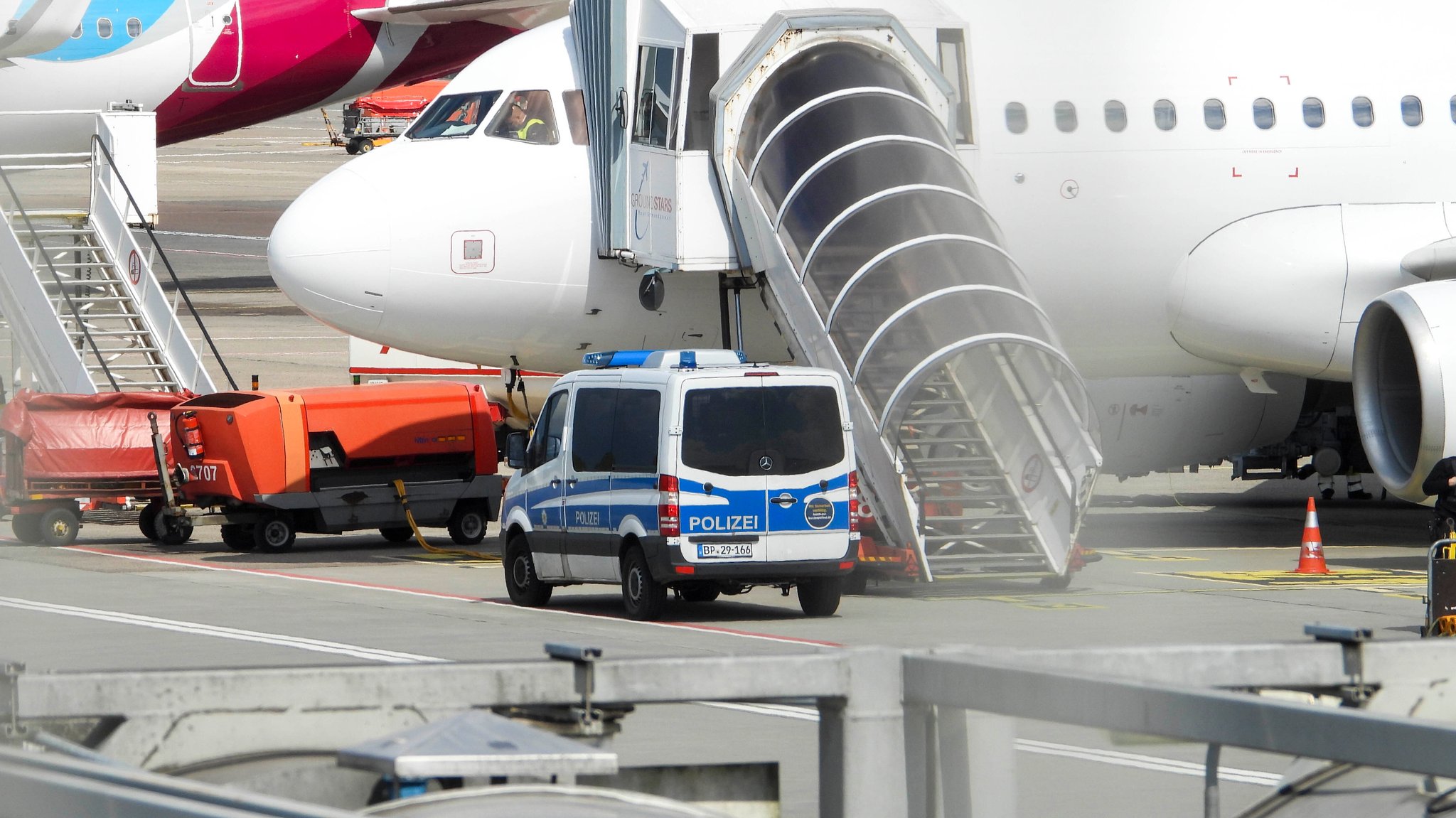 Abschiebung an einem Flughafen (Symbolbild)