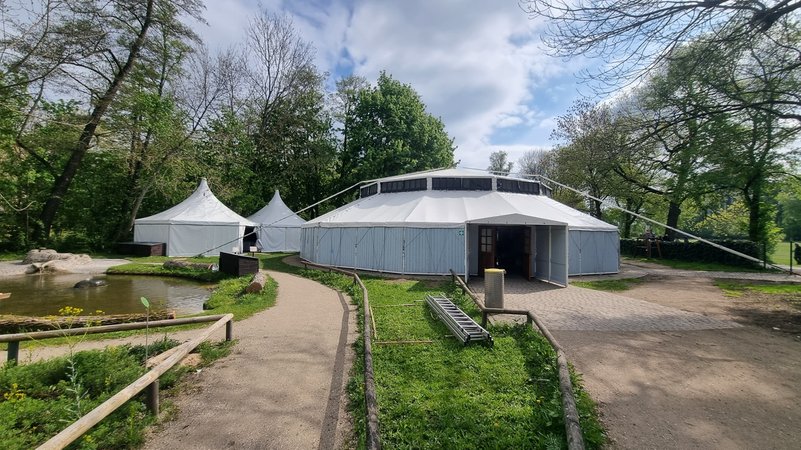 Zelt auf dem Nürnberger Erfahrungsfeld zur Entfaltung der Sinne | Bild: BR / Frank Jessenberger Zelt auf dem Nürnberger Erfahrungsfeld zur Entfaltung der Sinne