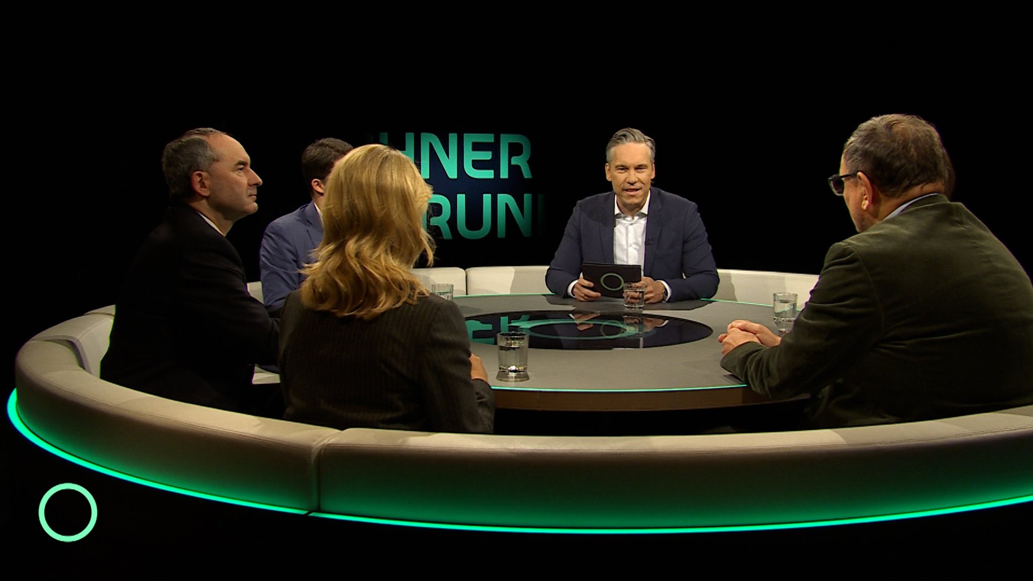 Wie sollten junge Menschen fürs Alter vorsorgen? Darüber diskutierten u.a. der bayerische JU-Vorsitzende Knoll und Bayern-SPD-Chefin Endres