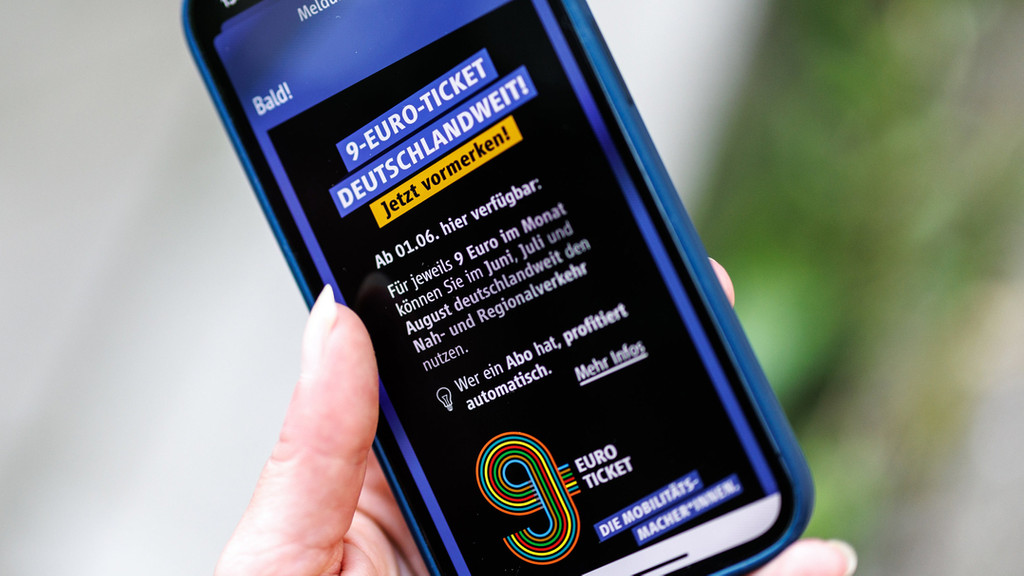 In der App der Münchner Verkehrsgesellschaft mbH wird auf das 9-Euro-Ticket hingewiesen.