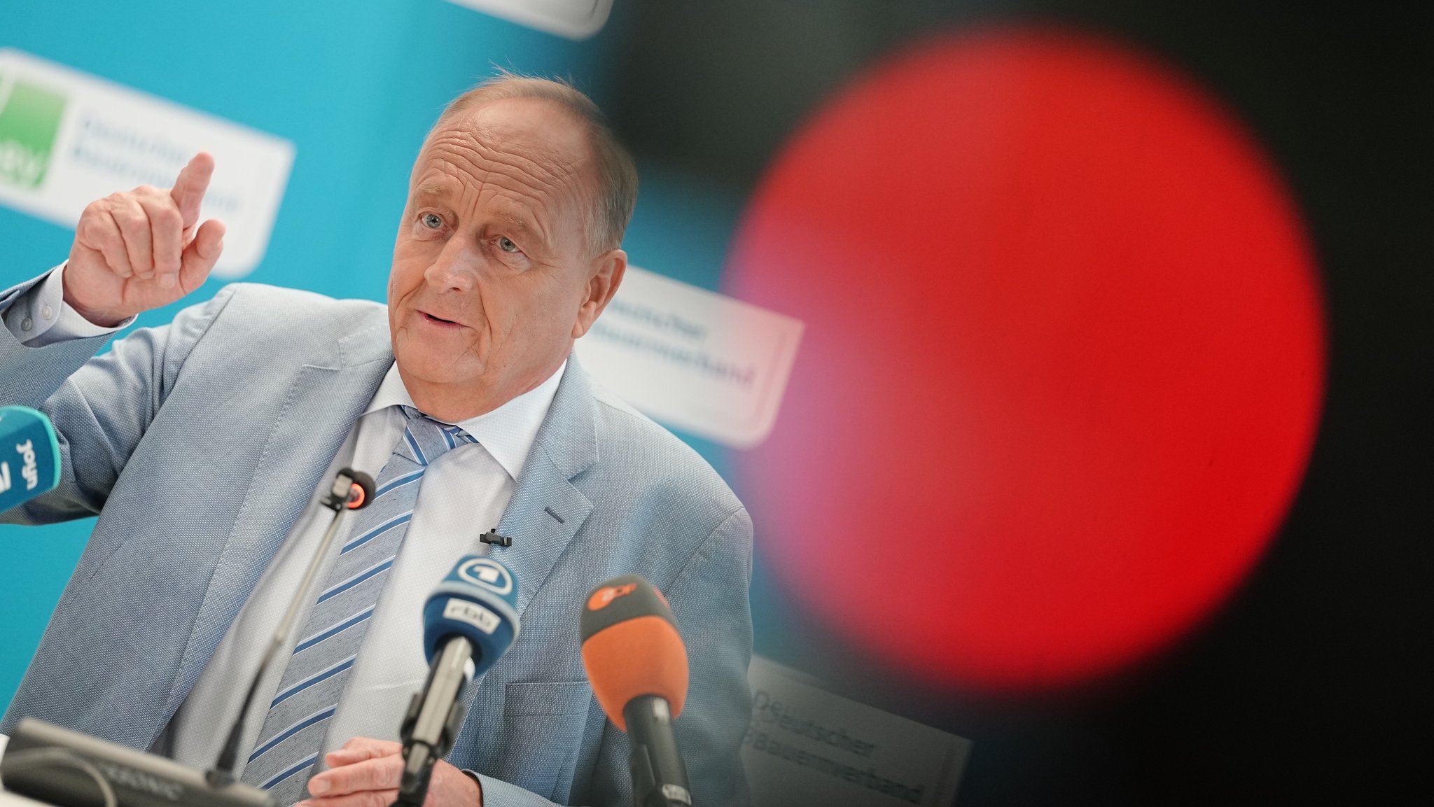 Joachim Rukwied, Präsident des Deutschen Bauernverbandes, gibt eine Pressekonferenz zur Erntebilanz 2026. | Bild: dpa-Bildfunk/Kay Nietfeld Joachim Rukwied, Präsident des Deutschen Bauernverbandes, gibt eine Pressekonferenz zur Erntebilanz 2026.