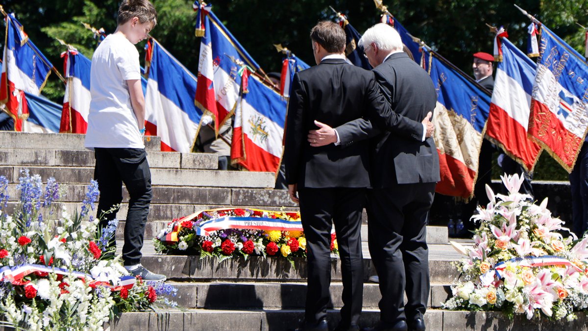 Emmanuel Macron und Frank-Walter Steinmeier gedenken der Opfer des SS-Massakers in Oradour-sur-Glane.