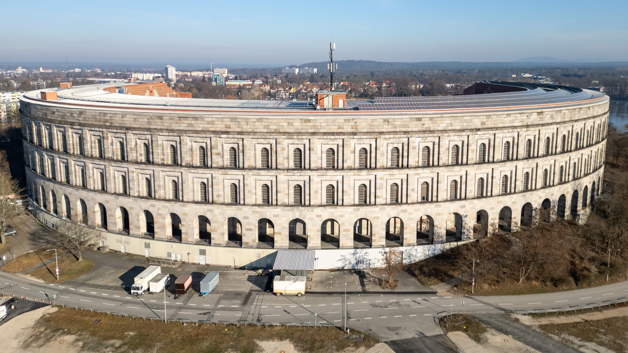 Blick auf die Kongresshalle Nürnberg