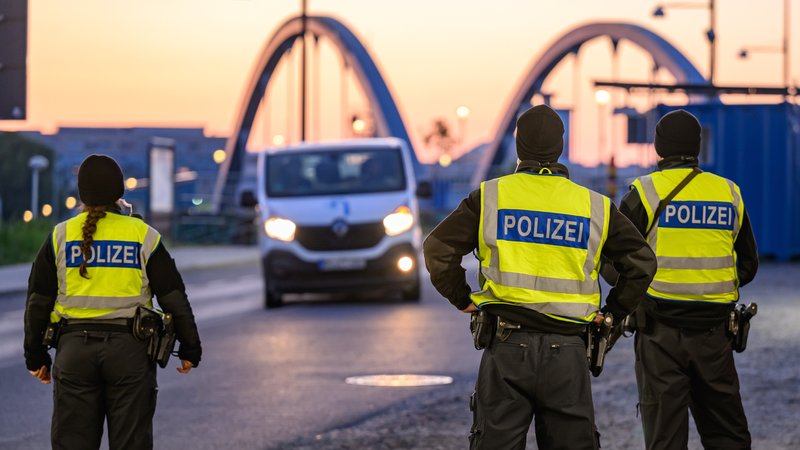 Kontrolle an Grenze zu Polen | Bild: picture alliance/dpa | Patrick Pleul Kontrolle an Grenze zu Polen
