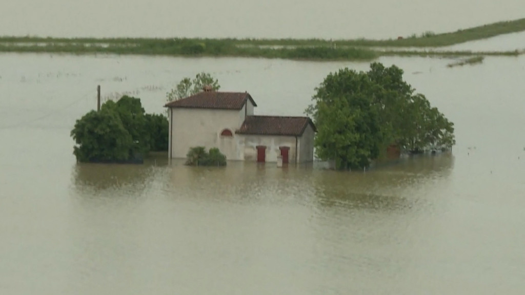 Nach den Unwettern im Norden Italiens haben die Aufräumarbeiten begonnen. In einigen Gebieten der Region Emilia-Romagna herrscht nach wie vor höchste Alarmstufe, denn es wird mit neuem Regen gerechnet. | Bild: BR Nach den Unwettern im Norden Italiens haben die Aufräumarbeiten begonnen. In einigen Gebieten der Region Emilia-Romagna herrscht nach wie vor höchste Alarmstufe, denn es wird mit neuem Regen gerechnet.
