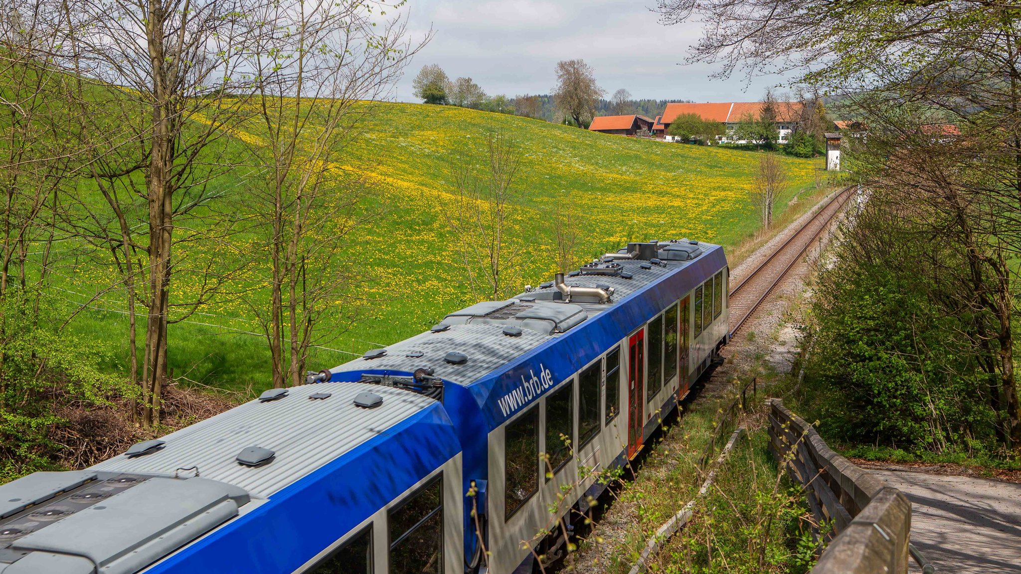 Archivbild: Ein Zug der Bayerischen Oberlandbahn BRB zwischen Schliersee und Neuhaus.