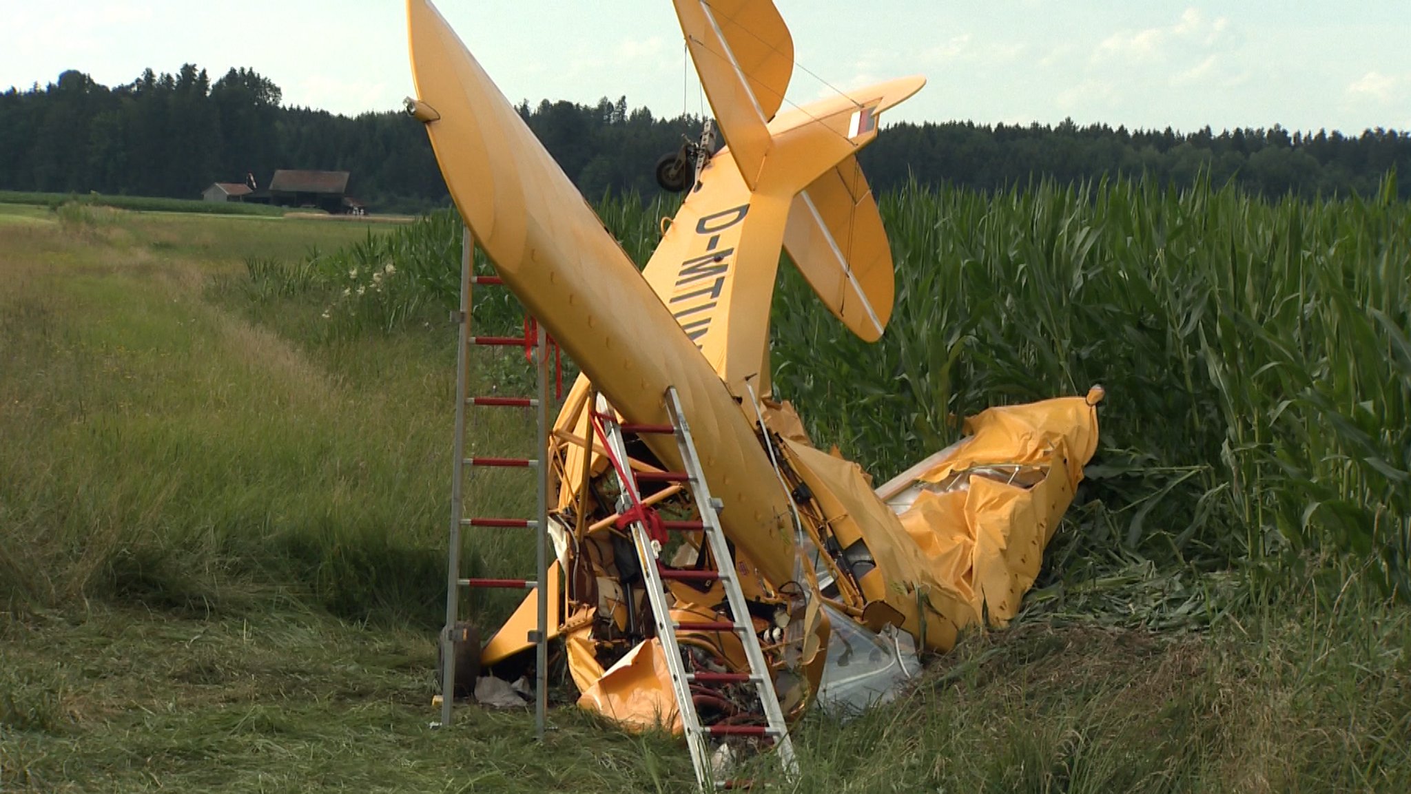 Das abgestürzte Flugzeug bei Tuntenhausen