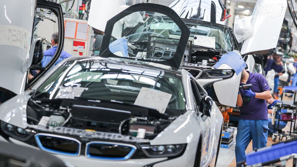 Bmw Drosselt Produktion In Dingolfing Nach Der Sommerpause Br24