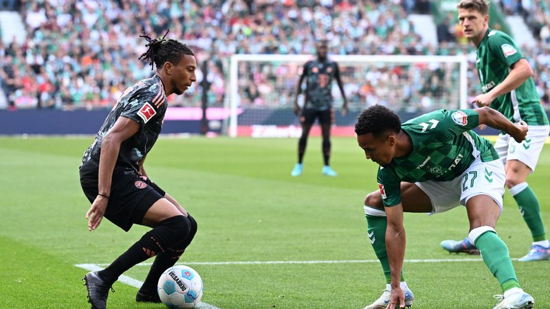 Spielszene Werder Bremen - FC Bayern | Bild: picture-alliance/dpa Spielszene Werder Bremen - FC Bayern