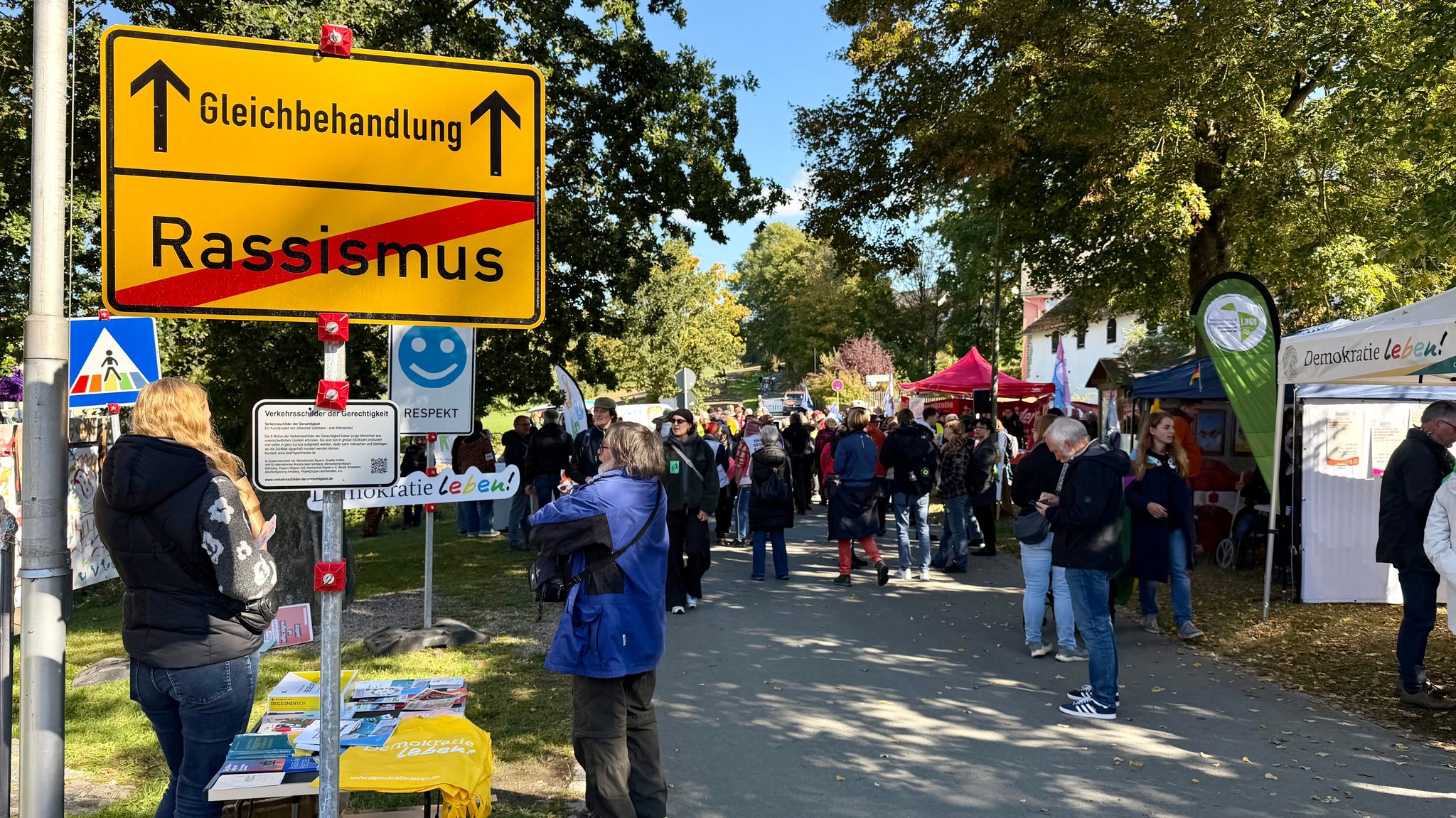 "Grenzenlos bunt": Mödlareuth setzt Zeichen für Zusammenhalt