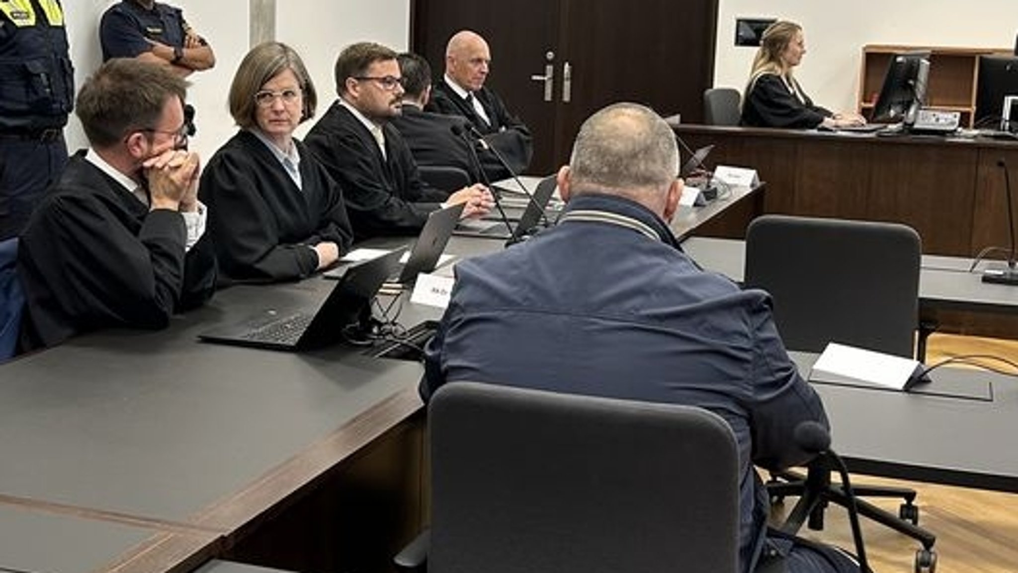 Im Mordprozess um die verschwundene Schwangere, Alexandra R., hat das Landgericht Nürnberg-Fürth die beiden Angeklagten zu lebenslangen Haftstrafen verurteilt.