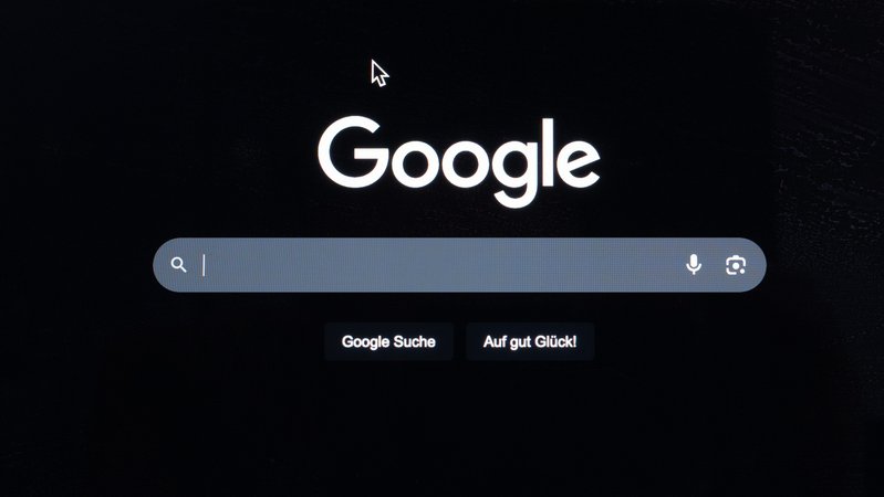Google greift zunehmend in redaktionelle Abläufe ein. | Bild: picture alliance / Eibner-Pressefoto | Eibner-Pressefoto Google greift zunehmend in redaktionelle Abläufe ein.