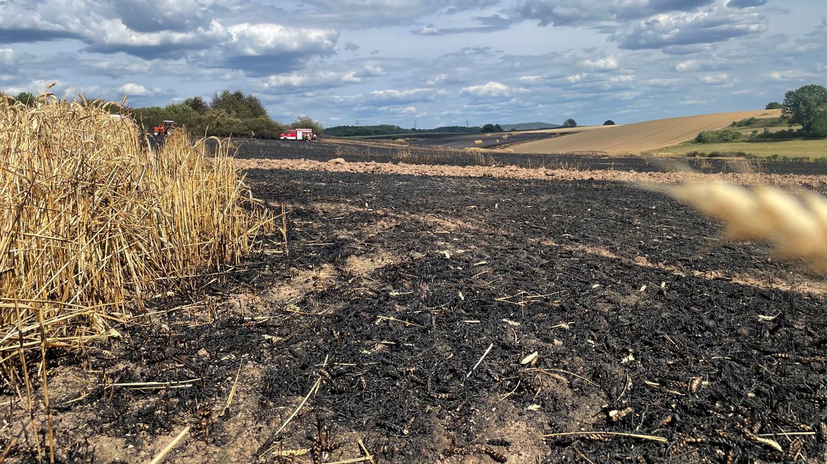 Blick auf ein abgebranntes Getreidefeld im Landkreis Lichtenfels.