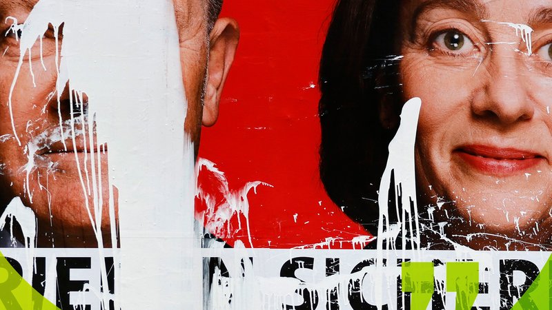Beschmiertes Plakat im Europawahlkampf 2024 | Bild: dpa/HR/BR Beschmiertes Plakat im Europawahlkampf 2024