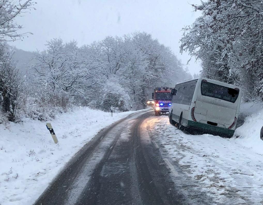 Schnee in Nordbayern Schulausfall und Hunderte Unfälle BR24
