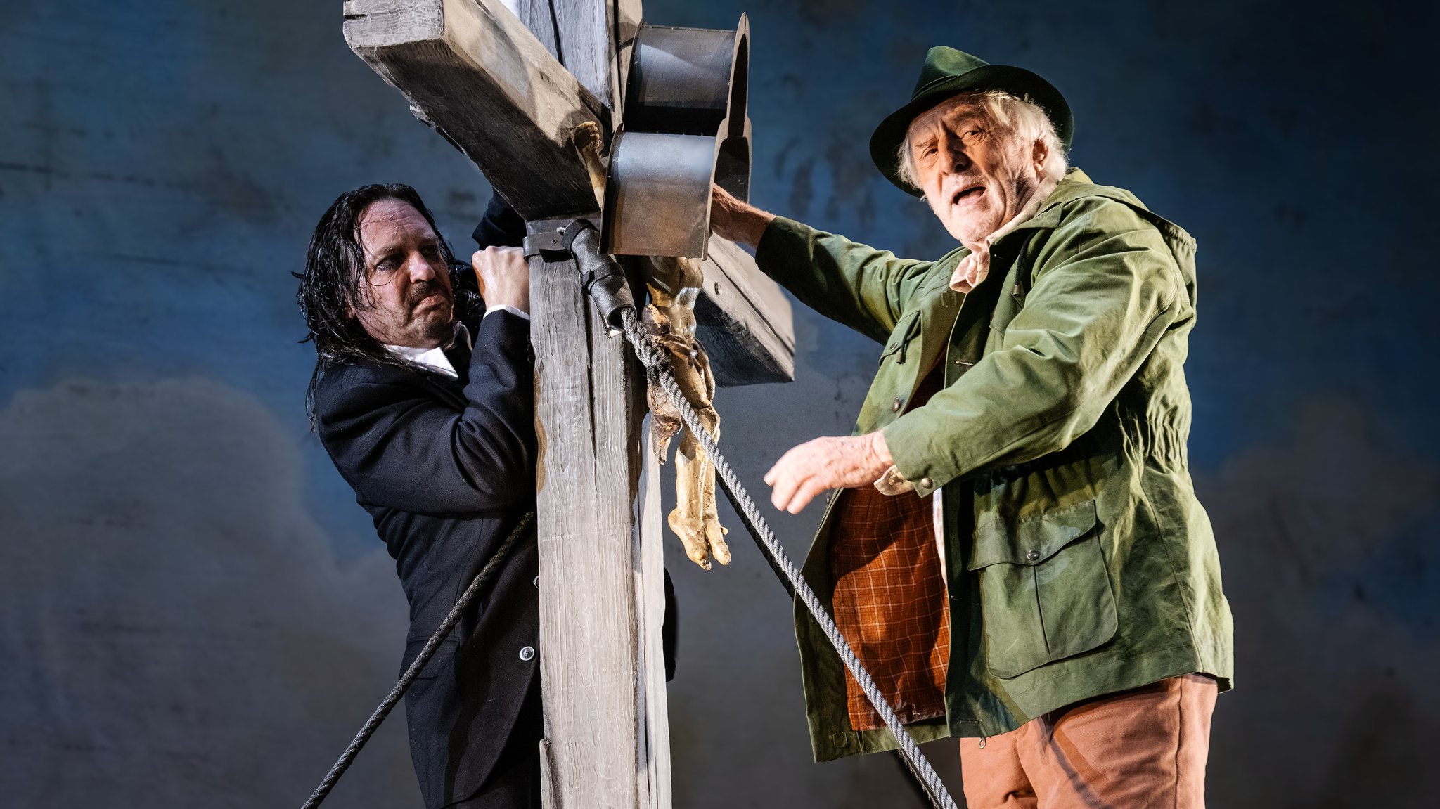 Florian von Manteuffel als Boandlkramer und Günther Maria Halmer, der Brandner Kaspar | Bild: Sandra Then Florian von Manteuffel als Boandlkramer und Günther Maria Halmer, der Brandner Kaspar