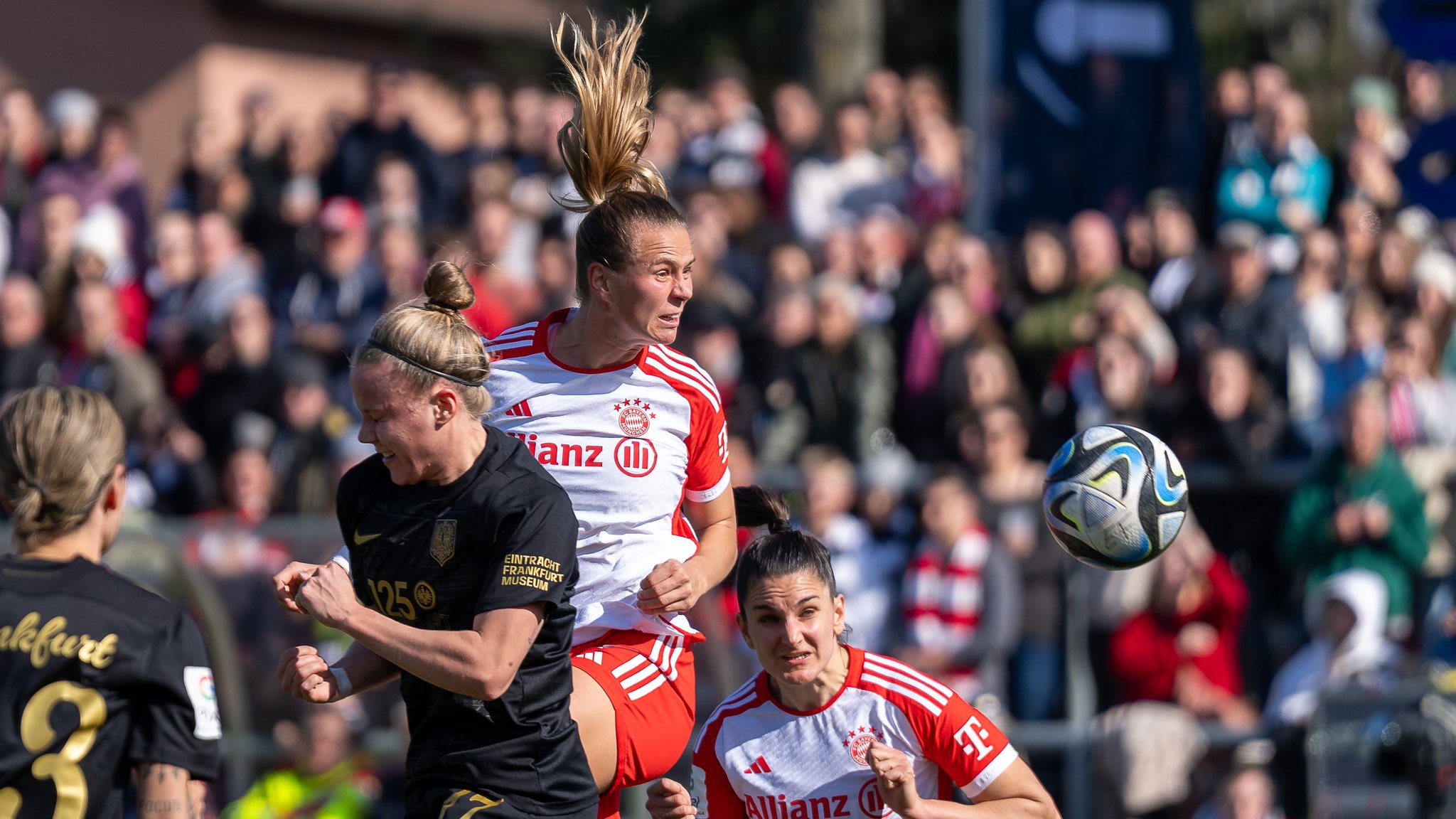 Glücklicher Sieg für die FC-Bayern-Frauen in Frankfurt