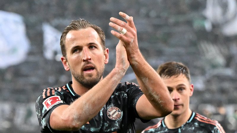 11.01.2025, Nordrhein-Westfalen, Mönchengladbach: Fußball, Bundesliga, Borussia Mönchengladbach - FC Bayern München, Spieltag 16, Stadion im Borussia-Park, Münchens Harry Kane feiert den Sieg. WICHTIGER HINWEIS: Gemäß den Vorgaben der DFL Deutsche Fußball Liga bzw. des DFB Deutscher Fußball-Bund ist es untersagt, in dem Stadion und/oder vom Spiel angefertigte Fotoaufnahmen in Form von Sequenzbildern und/oder videoähnlichen Fotostrecken zu verwerten bzw. verwerten zu lassen. Foto: Federico Gambarini/dpa +++ dpa-Bildfunk +++ | Bild: dpa-Bildfunk/Federico Gambarini 11.01.2025, Nordrhein-Westfalen, Mönchengladbach: Fußball, Bundesliga, Borussia Mönchengladbach - FC Bayern München, Spieltag 16, Stadion im Borussia-Park, Münchens Harry Kane feiert den Sieg. WICHTIGER HINWEIS: Gemäß den Vorgaben der DFL Deutsche Fußball Liga bzw. des DFB Deutscher Fußball-Bund ist es untersagt, in dem Stadion und/oder vom Spiel angefertigte Fotoaufnahmen in Form von Sequenzbildern und/oder videoähnlichen Fotostrecken zu verwerten bzw. verwerten zu lassen. Foto: Federico Gambarini/dpa +++ dpa-Bildfunk +++