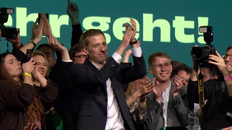 Vor zwölf Jahren kam der gebürtige Münchner in den Stadtrat, drei Jahre lang war er zweiter Bürgermeister hinter Dieter Reiter (SPD). | Bild: Bayerischer Rundfunk 2026 Vor zwölf Jahren kam der gebürtige Münchner in den Stadtrat, drei Jahre lang war er zweiter Bürgermeister hinter Dieter Reiter (SPD).