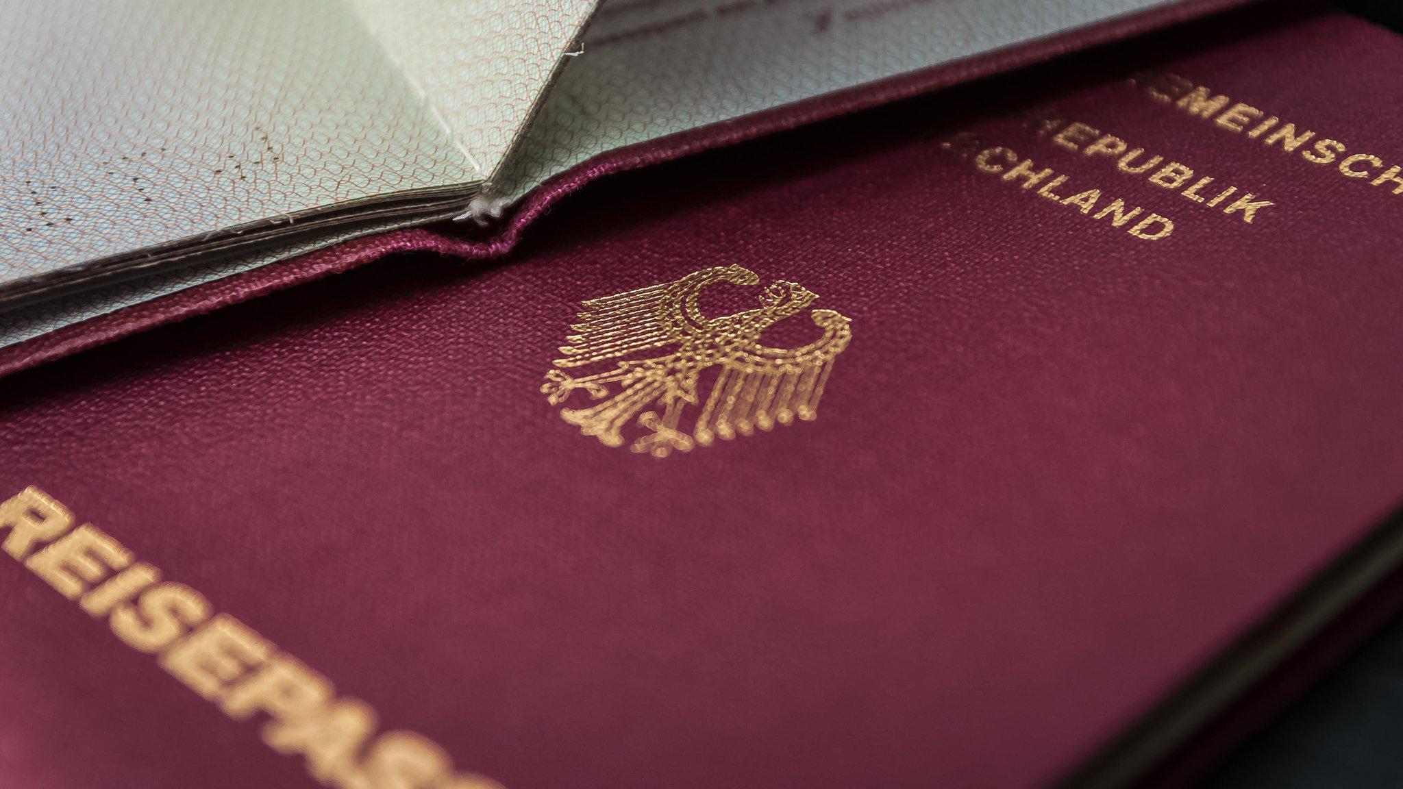 Deutscher Reisepass (Symbolbild) | Bild: pa/Zoonar/stockfotos-mg Deutscher Reisepass (Symbolbild)