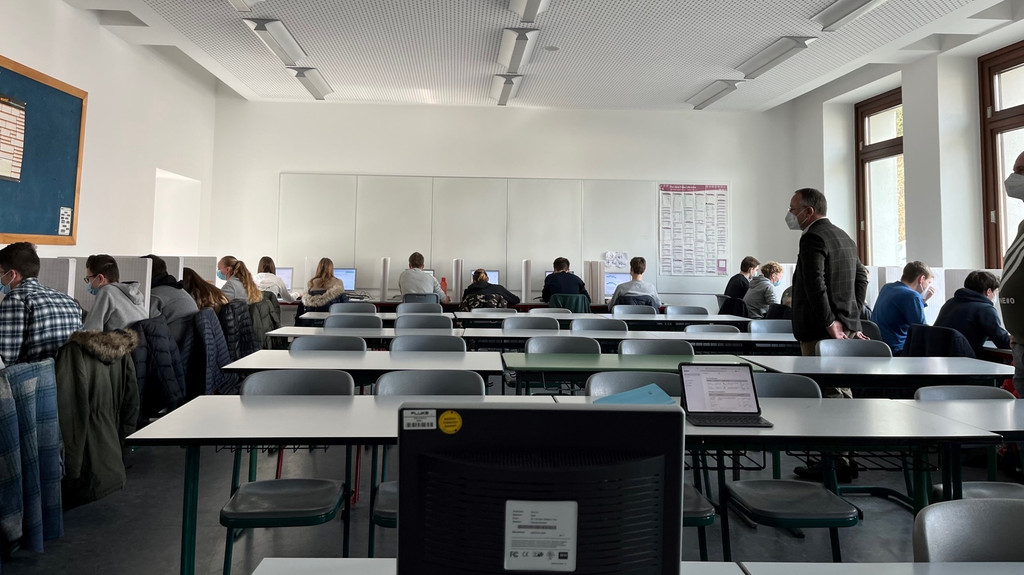 Digitale Lateinprüfung in der 10. Klasse am Gymnasium in Pfarrkirchen