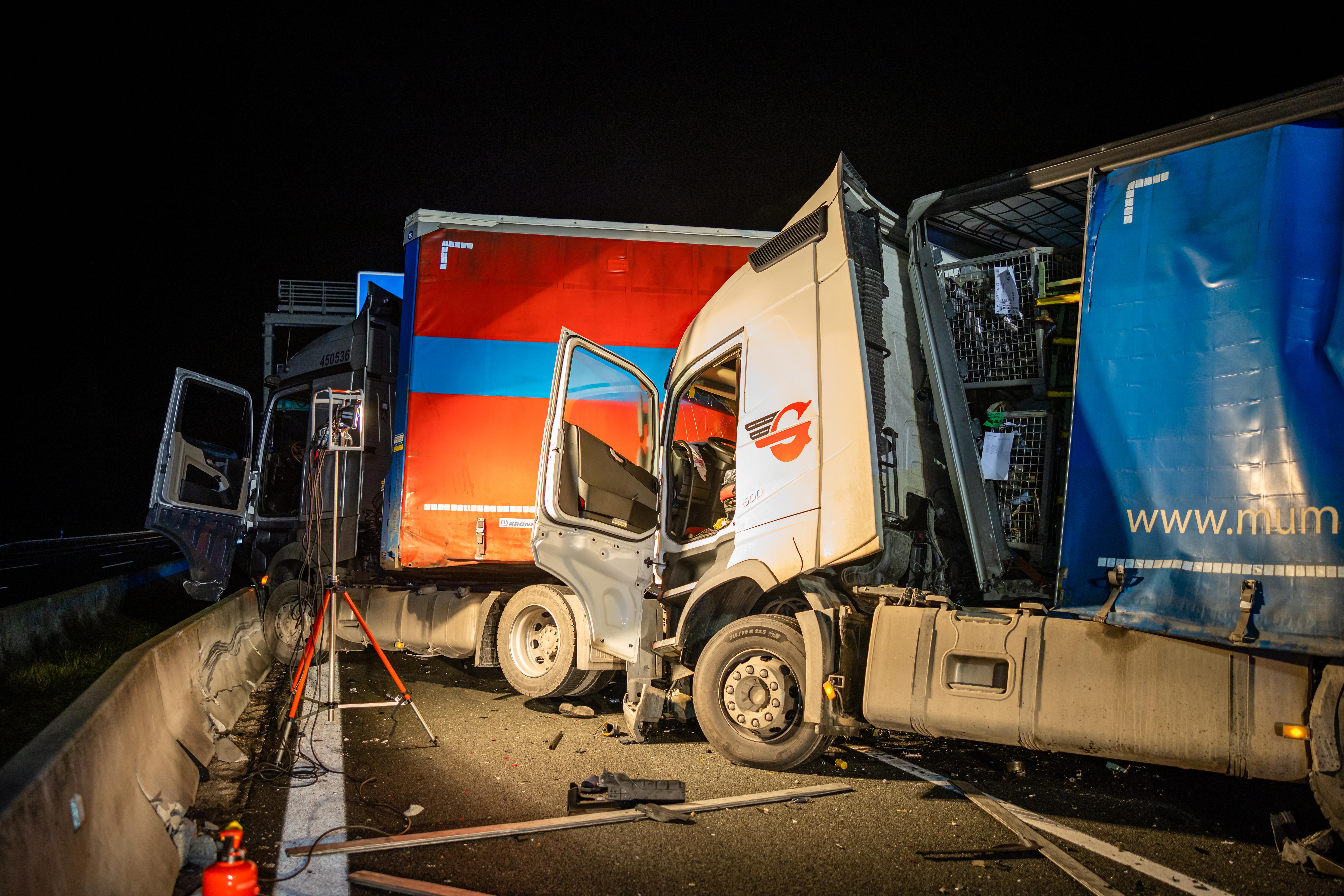 Verkeilte LKW auf der A6