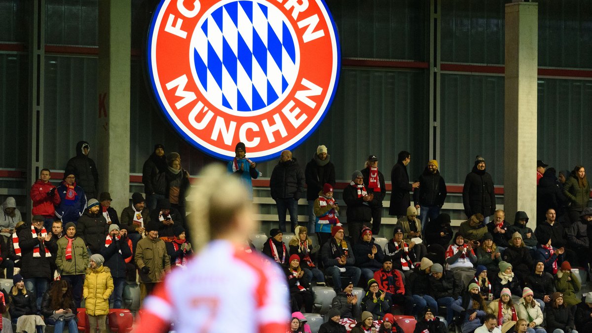 Gefängnis-Besuch: FC-Bayern-Frauen erhalten Sepp-Herberger-Award