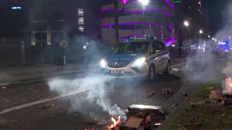 Deutschland ist überwiegend friedlich und fröhlich ins Jahr 2025 gestartet. | Bild: BR 2024 Deutschland ist überwiegend friedlich und fröhlich ins Jahr 2025 gestartet.