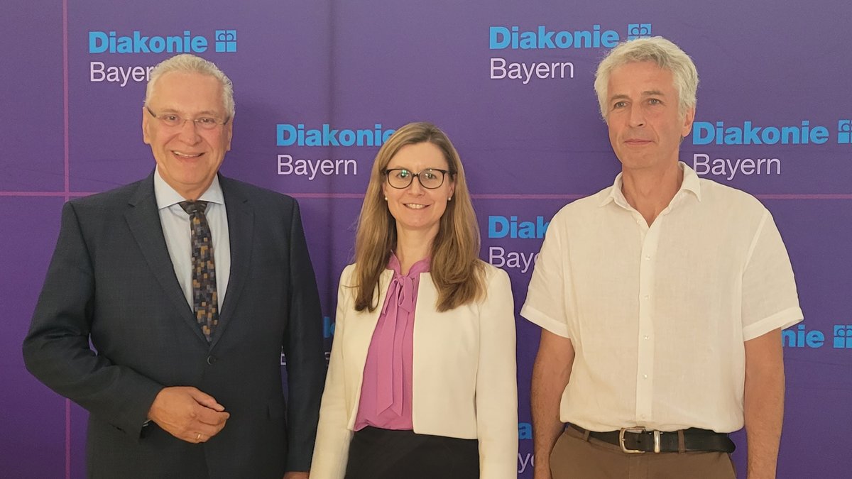 Innenminister Joachim Herrmann (CSU), Sabine Weingärtner, Präsidentin der Diakonie Bayern und Stefan Schmid, fachlicher Leiter des RMC (v.l.n.r.)