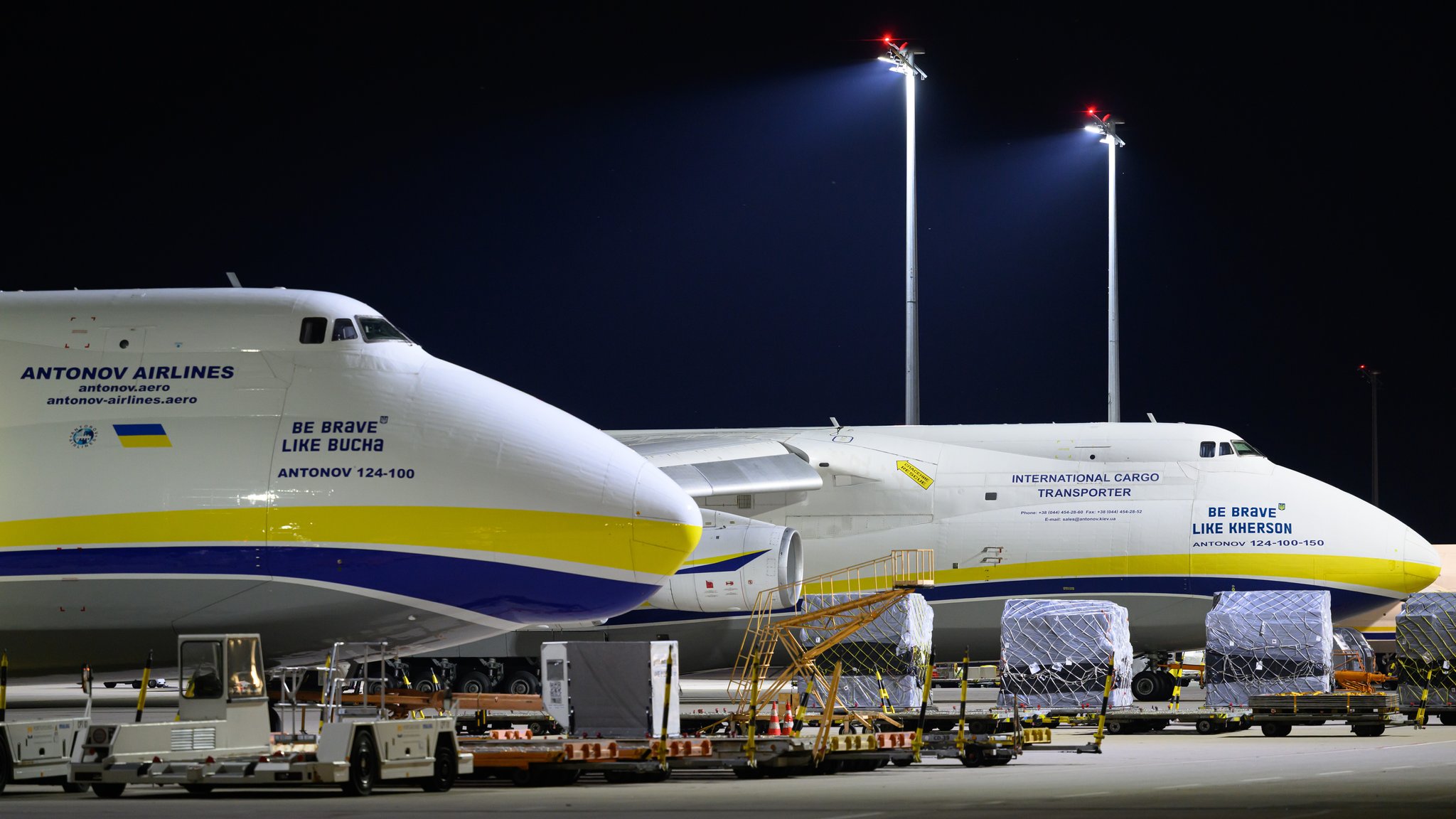 Frachter von Antonov am Leipziger Flughafen. 