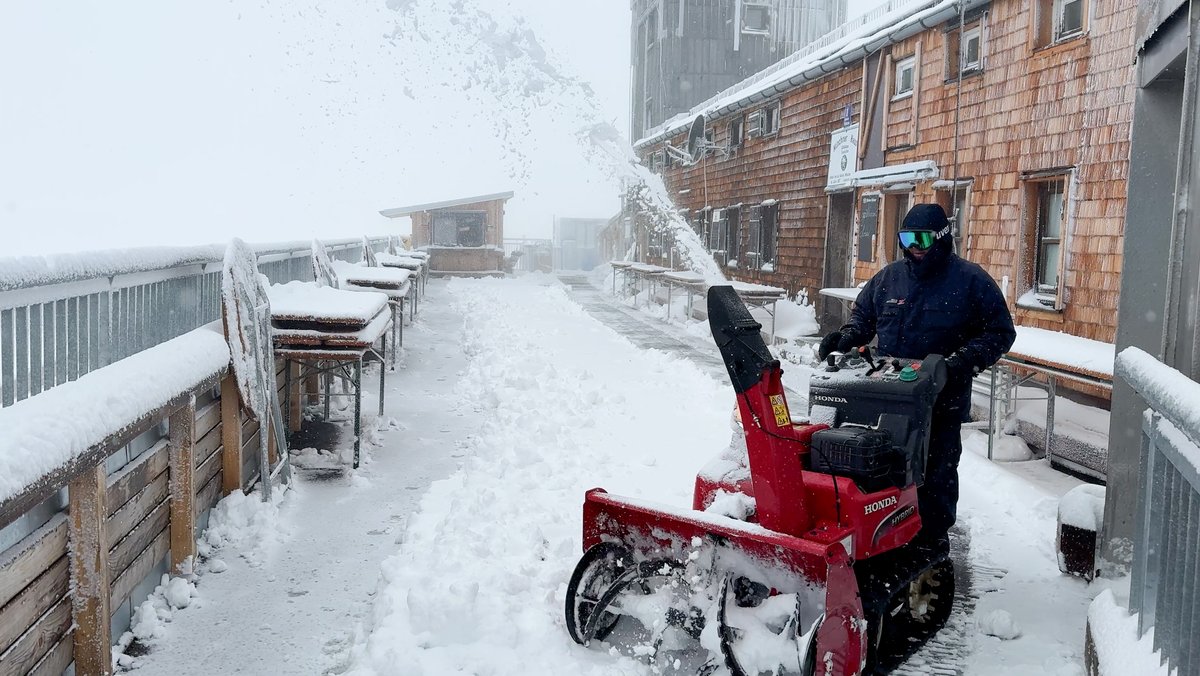 Kühl und regnerisch in Bayern – Schnee auf den Bergen