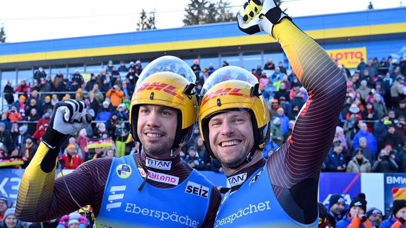 dpatopbilder - 18.01.2026, Thüringen, Oberhof: Tobias Wendl und Tobias Arlt aus Deutschland jubeln im Ziel beim Rodel Weltcup, Doppelsitzer der Männer. Sie gewinnen das Weltcuprennen und werden auch Europameister. Foto: Martin Schutt/dpa +++ dpa-Bildfunk +++ | Bild: dpa-Bildfunk/Martin Schutt dpatopbilder - 18.01.2026, Thüringen, Oberhof: Tobias Wendl und Tobias Arlt aus Deutschland jubeln im Ziel beim Rodel Weltcup, Doppelsitzer der Männer. Sie gewinnen das Weltcuprennen und werden auch Europameister. Foto: Martin Schutt/dpa +++ dpa-Bildfunk +++