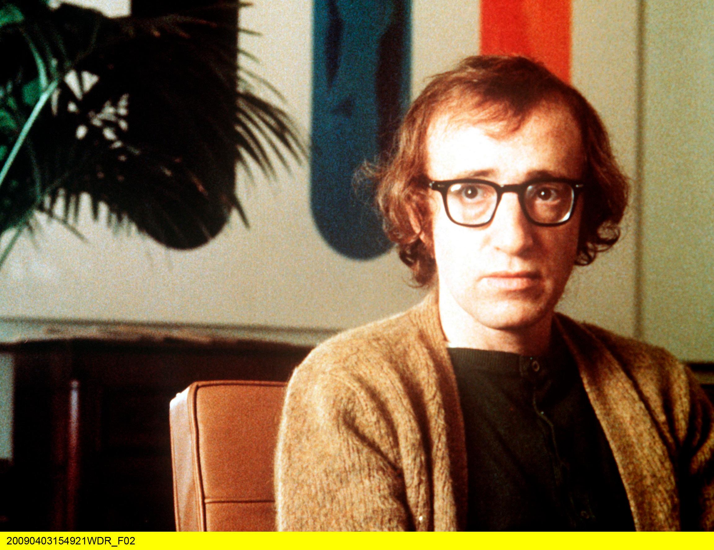 Wer Draufgänger will, schaut andere Filme. Woody Allen ganz typisch, mit schwarz gefasster Brille und scheu-ängstlichem Blick | Bild:BR/Telepool GmbH/WDR