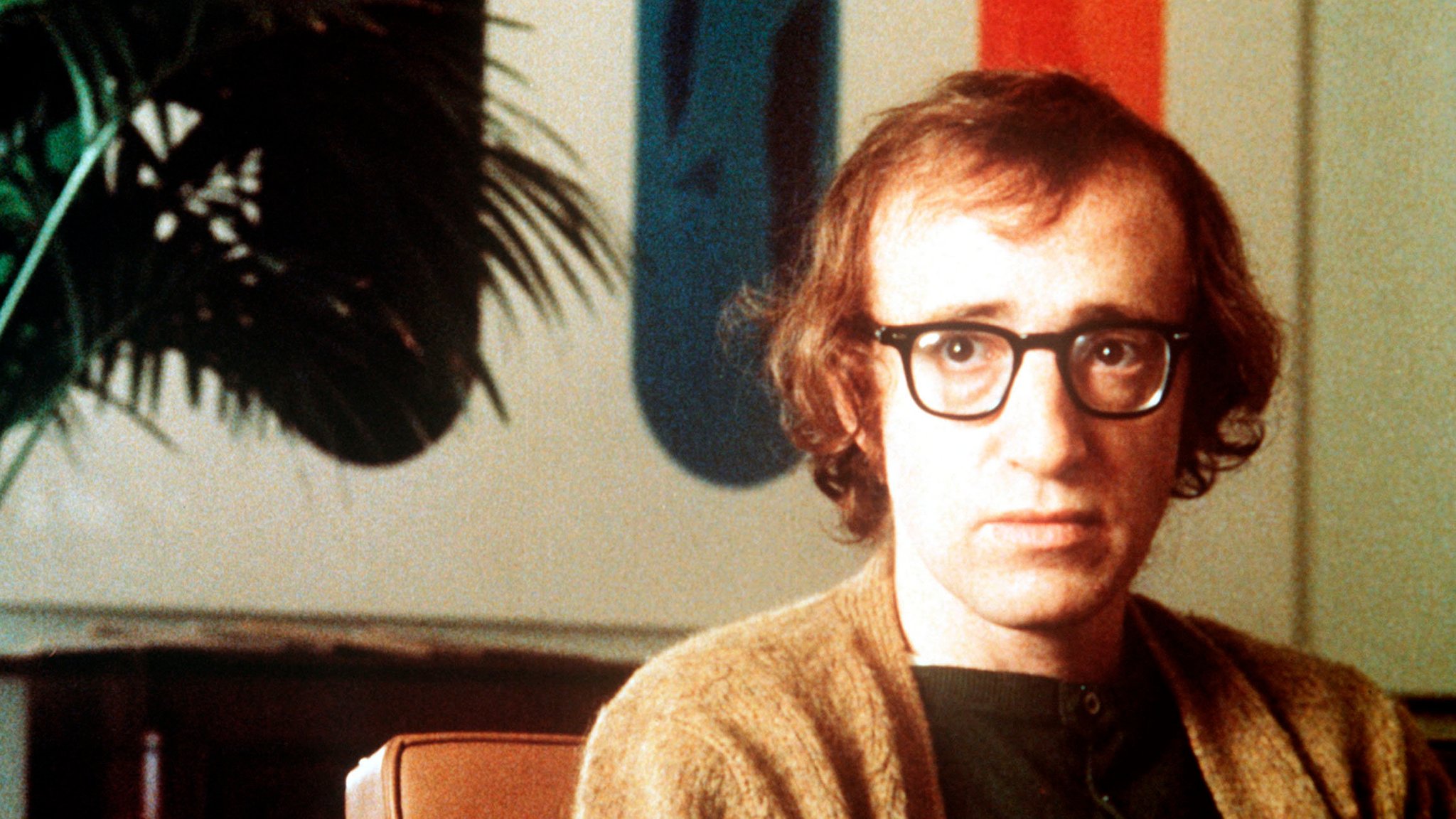 Wer Draufgänger will, schaut andere Filme. Woody Allen ganz typisch, mit schwarz gefasster Brille und scheu-ängstlichem Blick