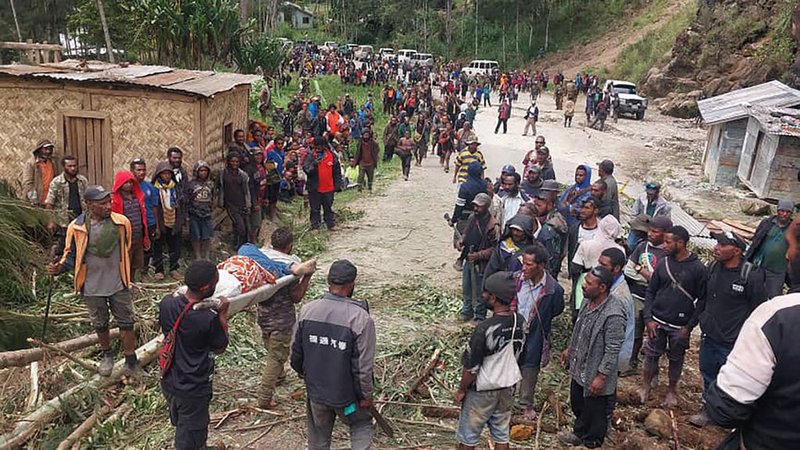 Bei einem Erdrutsch in den Papua-Neuguinea sind mehr als 2.000 Menschen verschüttet worden. Die Bergungsarbeiten gestalten sich schwierig. 