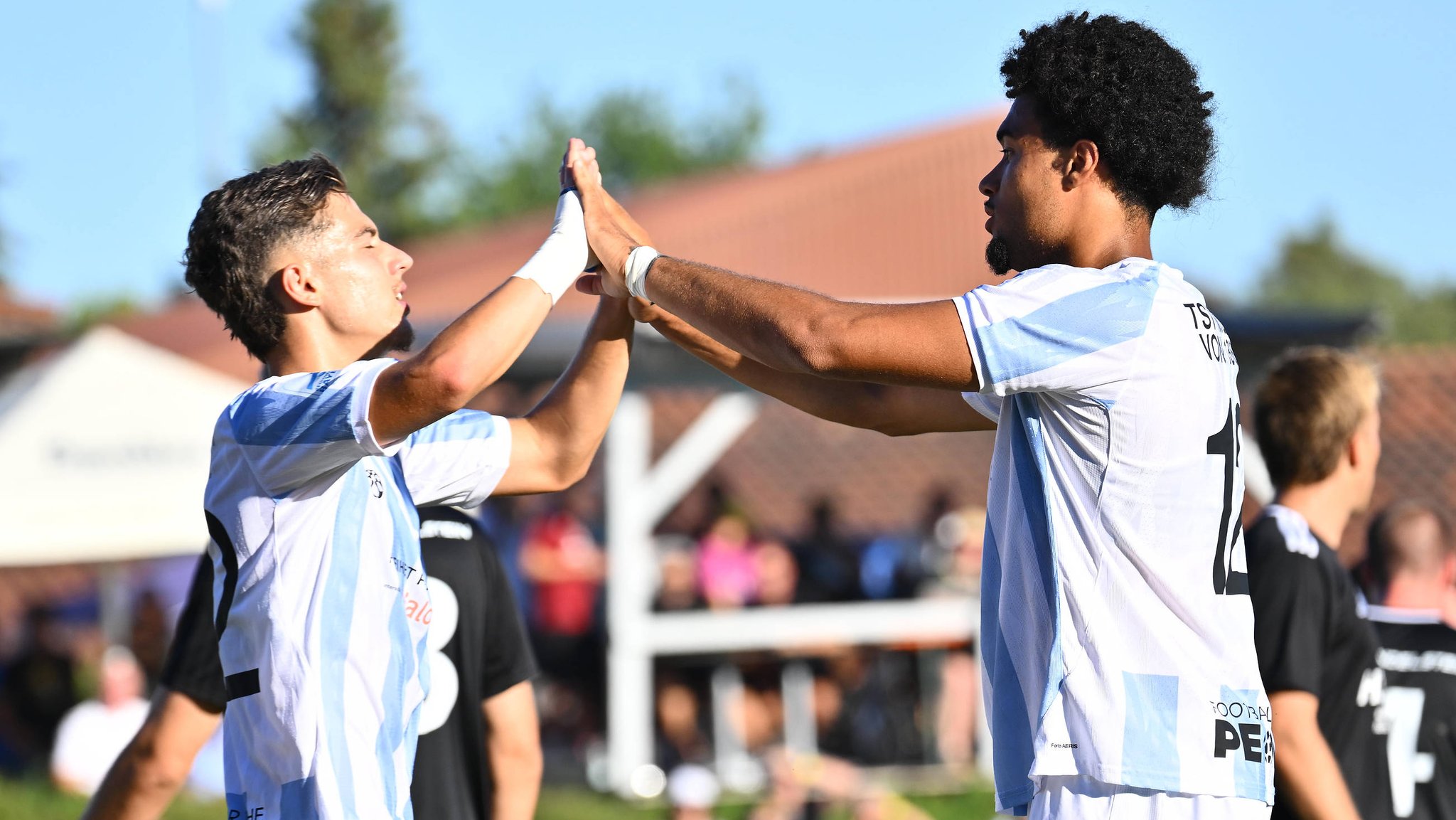 Jubelnde Spieler TSV 1860 München | Bild: imago images/Zink Jubelnde Spieler TSV 1860 München