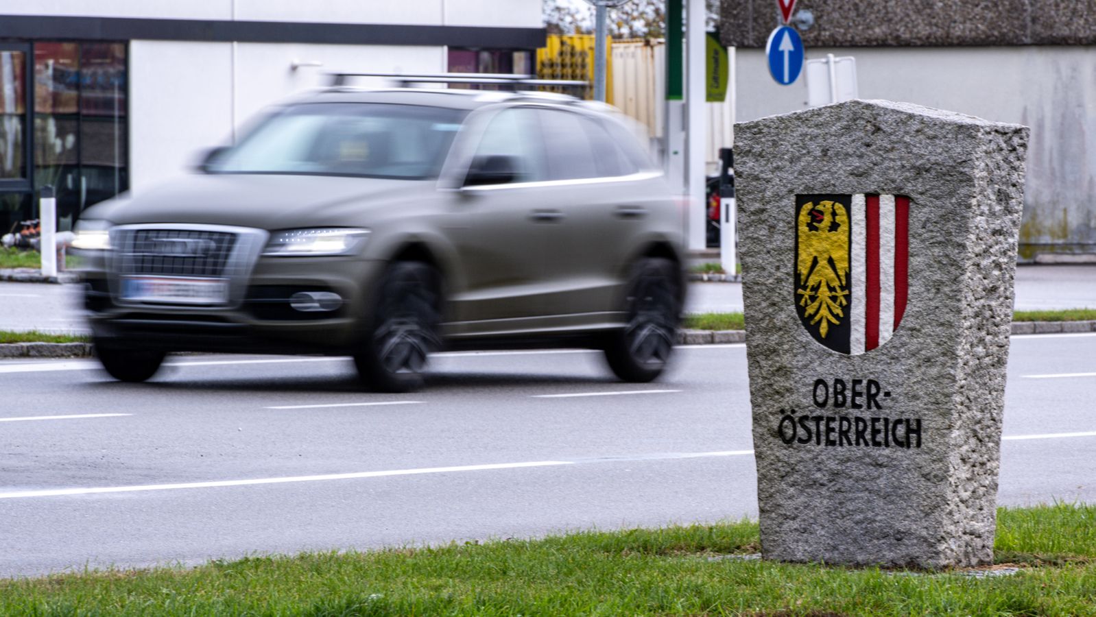 Neue Corona Teststationen Berufspendler Mussen Sich Ausweisen Br24