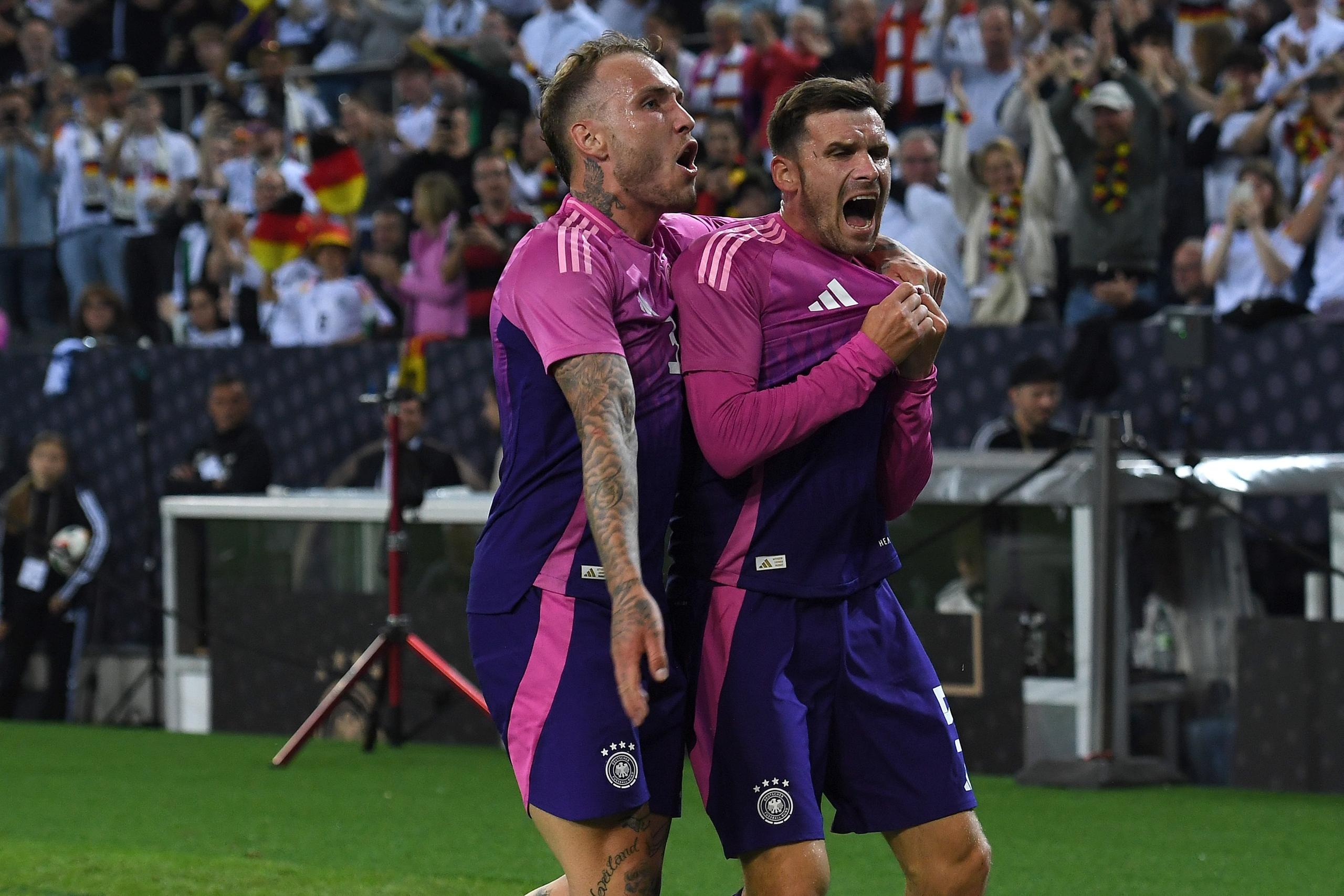 Pascal Groß bejubelt sein Tor zum 2:1 gegen Griechenland