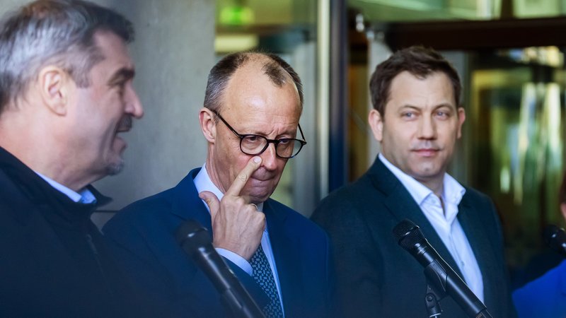 Markus Söder (CSU), Bayerns Ministerpräsident, Friedrich Merz, Unions-Kanzlerkandidat und Lars Klingbeil, SPD-Fraktions- und Bundesvorsitzender | Bild: dpa/pa/Christoph Soeder Markus Söder (CSU), Bayerns Ministerpräsident, Friedrich Merz, Unions-Kanzlerkandidat und Lars Klingbeil, SPD-Fraktions- und Bundesvorsitzender