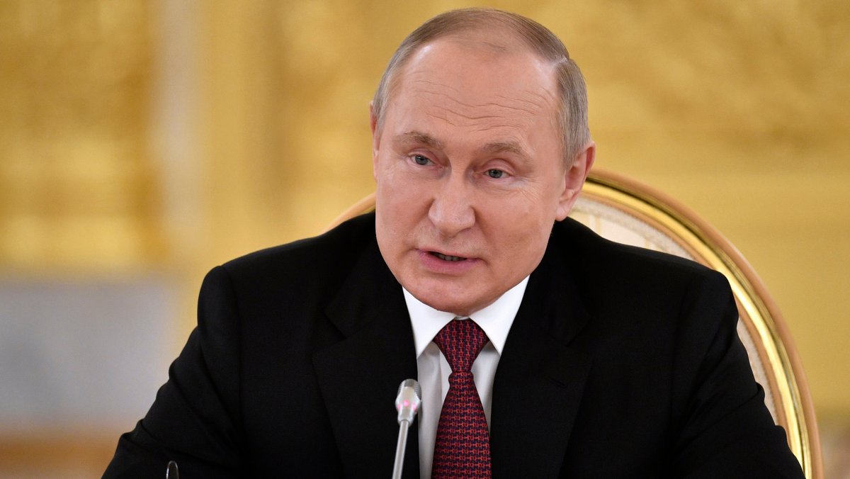Der russische Präsident Putin hat bei einem Telefonat mit Kanzler Scholz (SPD) vor der Lieferung schwerer Waffen an die Ukraine gewarnt.