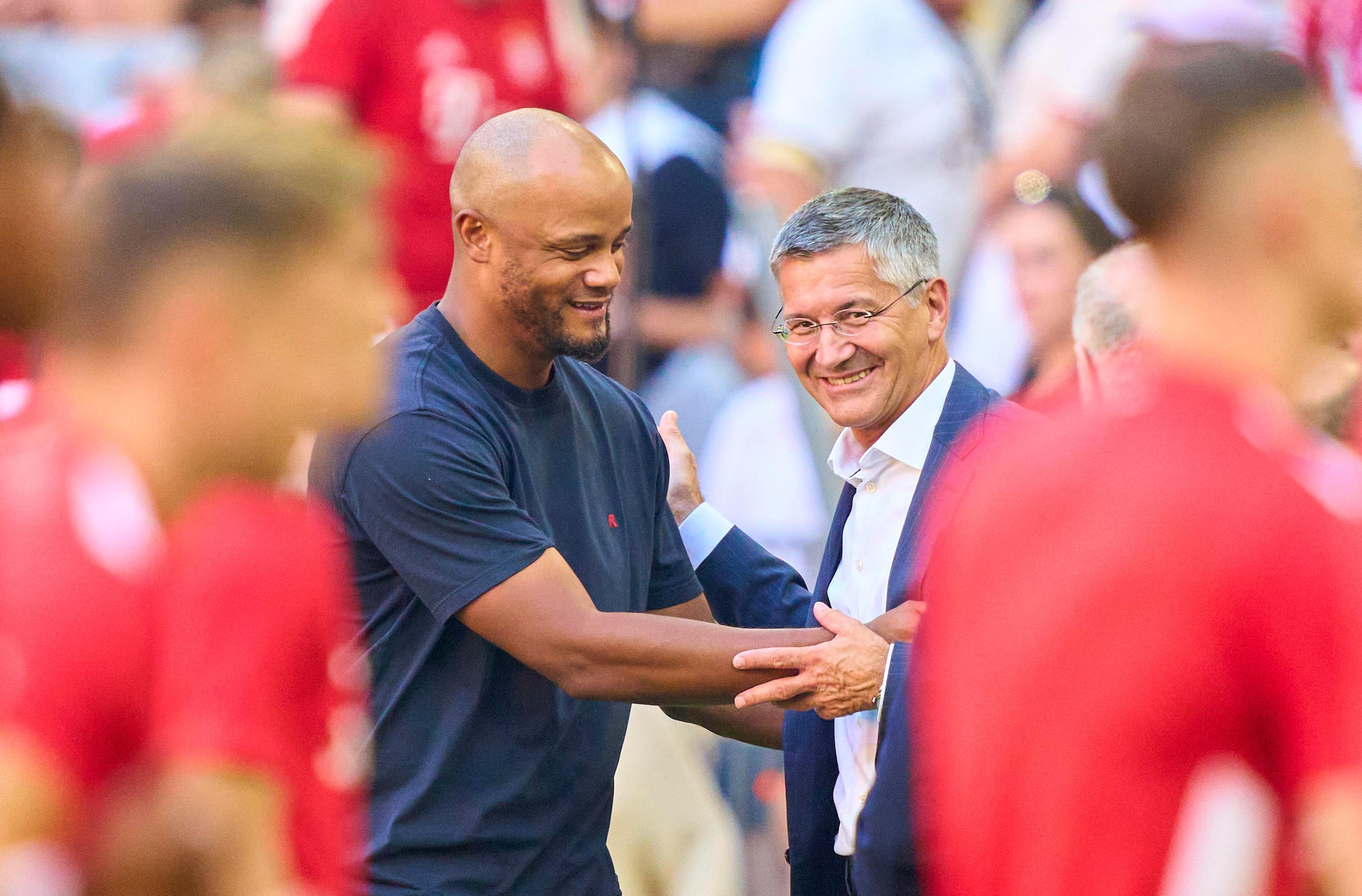 FC-Bayern-Präsident Herbert Hainer (rechts) mit Trainer Vincent Kompany.