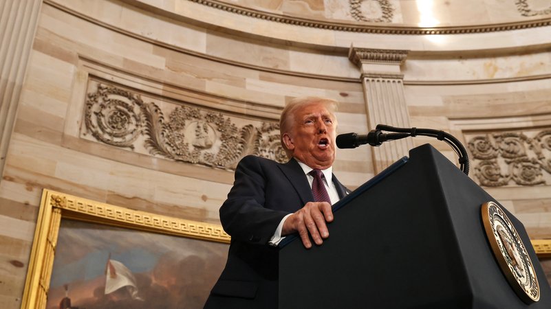 Der Rechtspopulist Donald Trump ist als 47. US-Präsident vereidigt worden. | Bild: picture alliance / ASSOCIATED PRESS | Chip Somodevilla Der Rechtspopulist Donald Trump ist als 47. US-Präsident vereidigt worden.